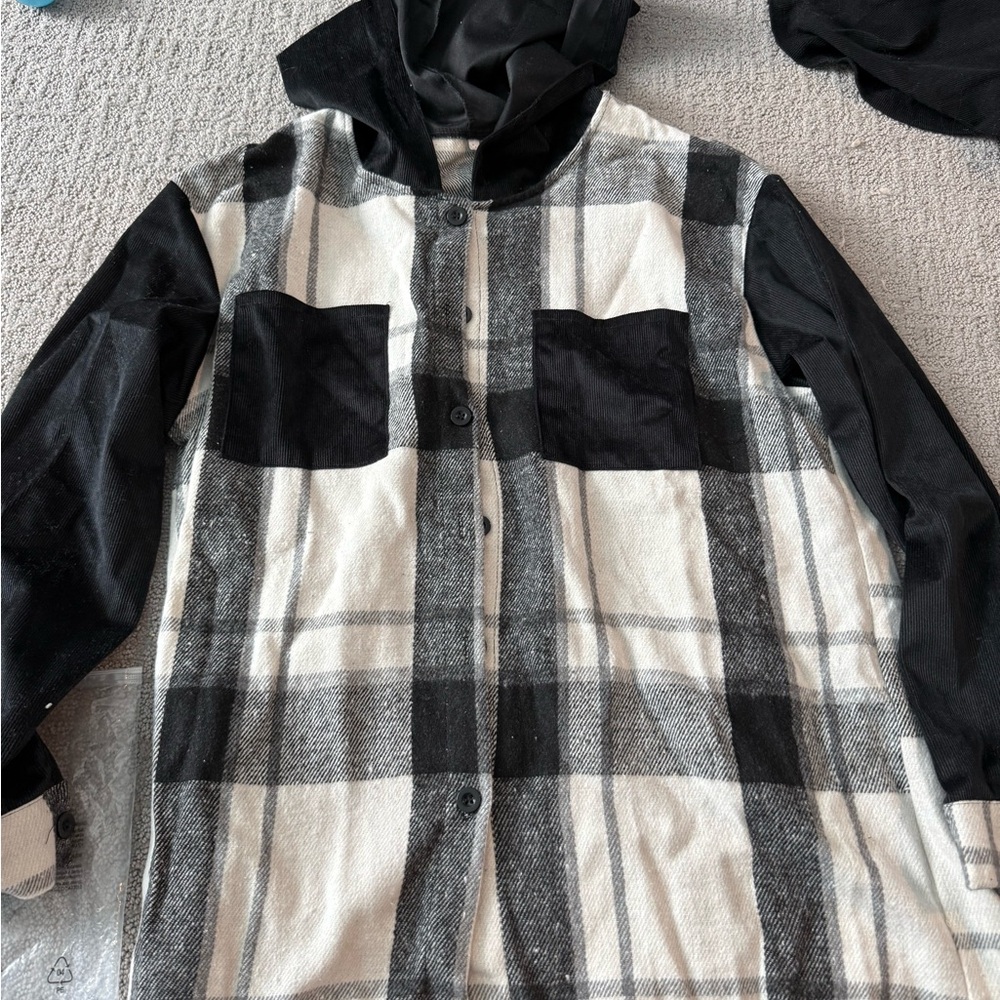 Black & White Plaid Hooded Button-Up Shirt Jacket